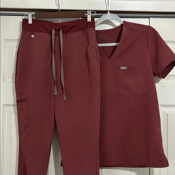 Figs Women’s Scrub Set in Light Wine Color - Picture 5 of 16